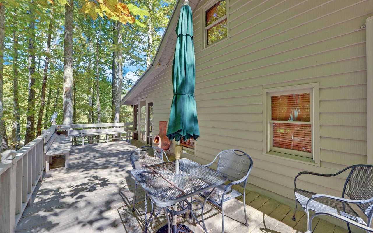 Fish Head Lodge deck and surroundings